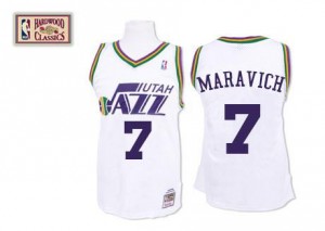 Mitchell and Ness NBA Maillot De Basket Pete Maravich Jazz Homme No.7 Blanc Throwback